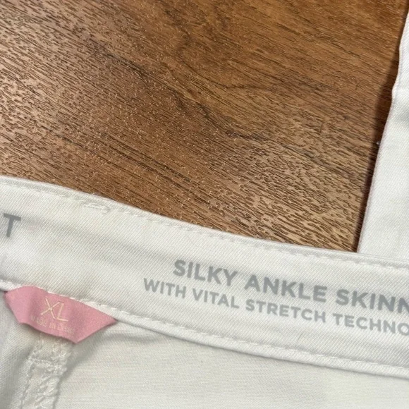 Laurie Felt Women's Crisp White Ankle Jeans - Picture 5 of 6